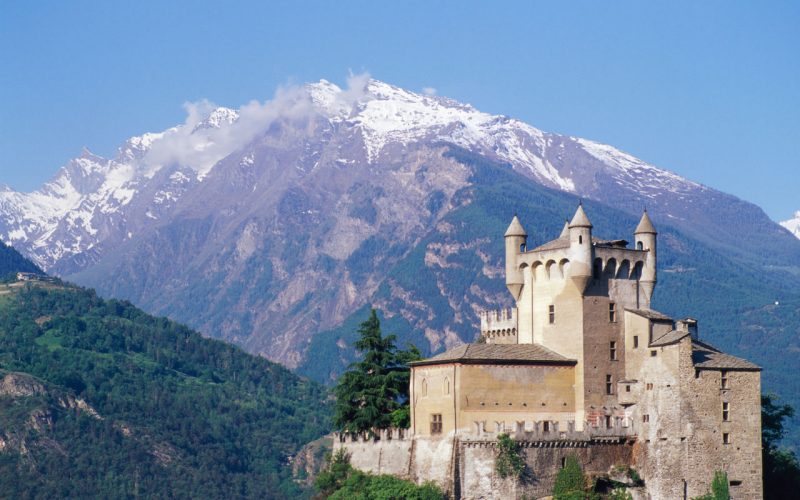 Valle d'Aosta castles from Sarre to Saint-Pierre