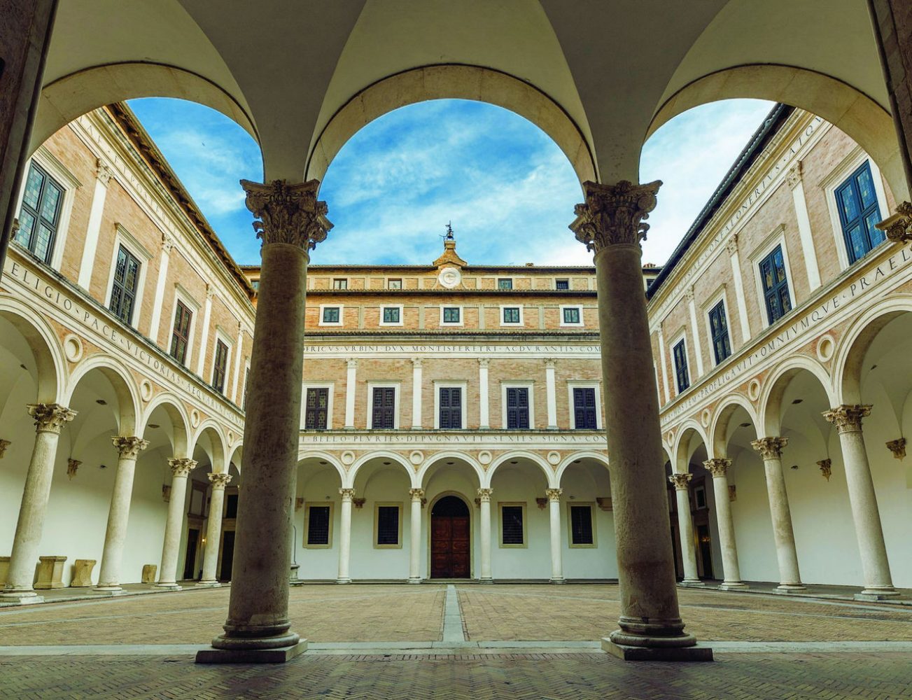 Visita El Palacio Ducal De Urbino Italia It