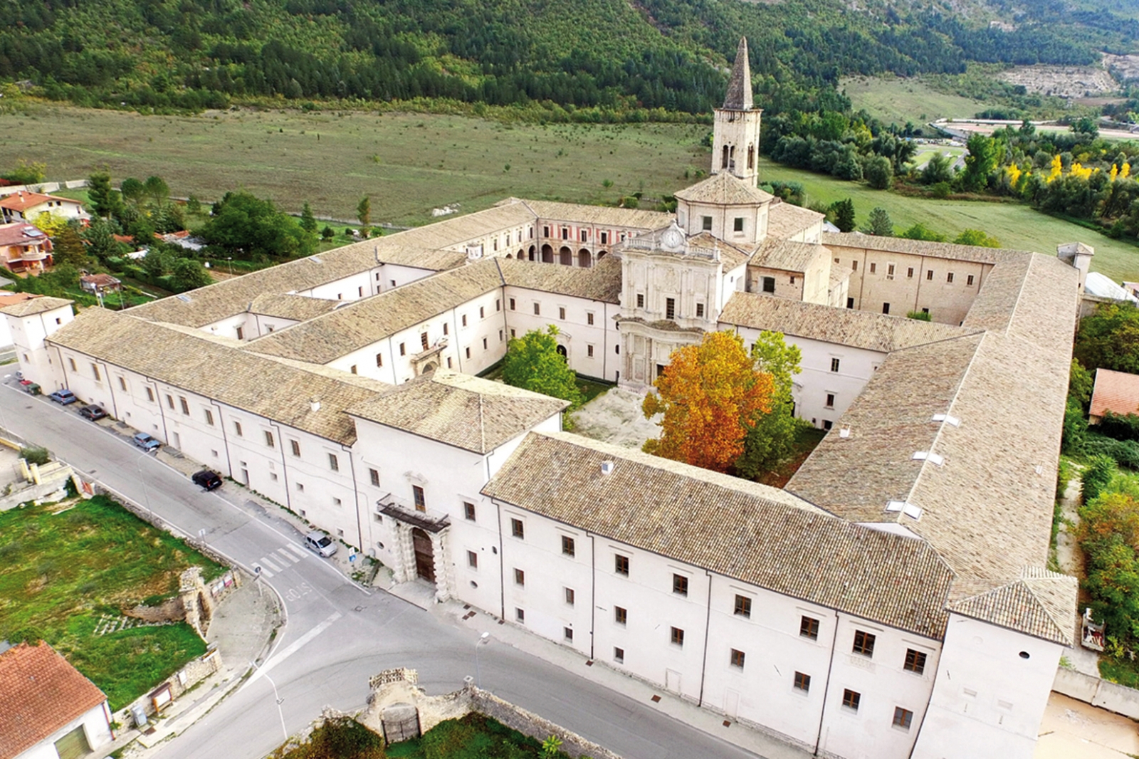 Abbazia Di Santo Spirito Al Morrone Sulmona Italia It