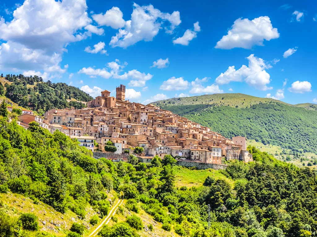 Castel del Monte, village in Abruzzo, Italy - Italia.it