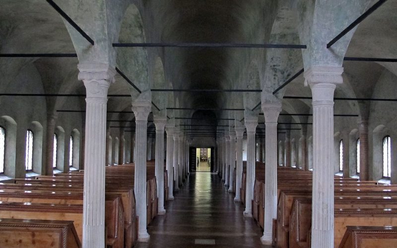 Sala di lettura della Biblioteca Malatestiana di Cesena