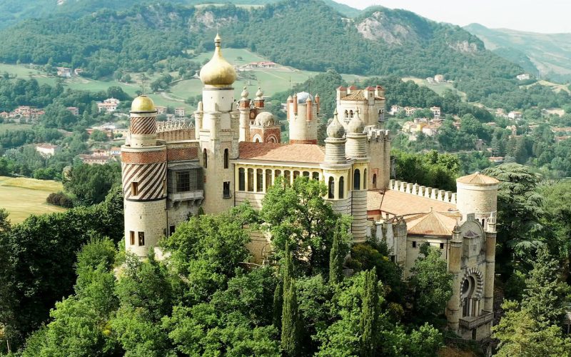 Rocchetta Mattei a Riola.