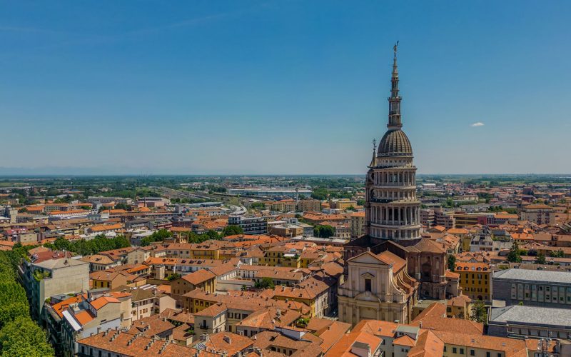 La basilica di S. Gaudenzio, simbolo della città di Novara.