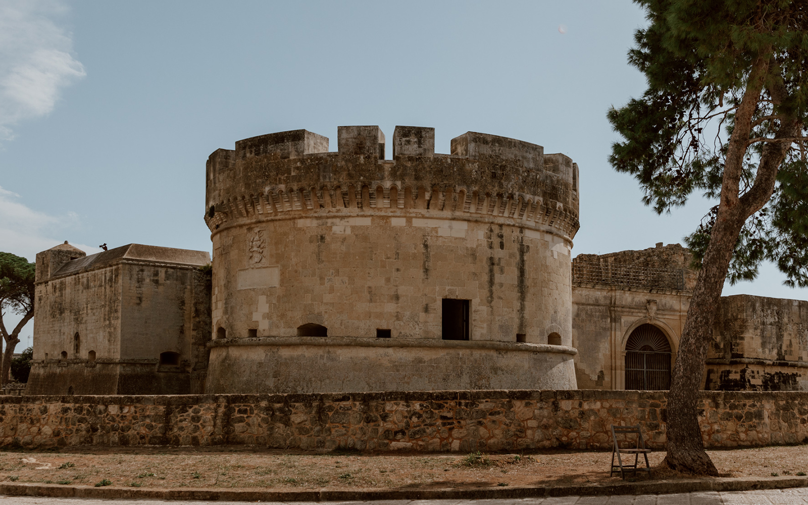 Gite di un giorno da Lecce: Acaya e Roca Vecchia - Italia.it