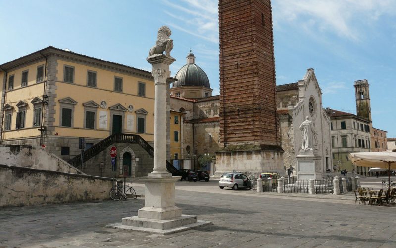 Pietrasanta, piazza del Teatro